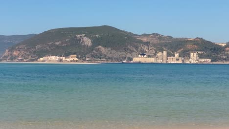 Summer-in-the-interior-of-Portugal-in-a-beautiful-river-beach