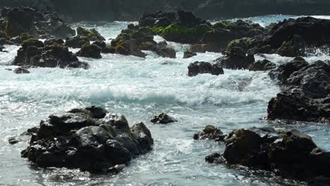 Rocas-Costeras-De-Olas-Del-Océano-Atlántico,-Vista-Del-Paisaje-Marino