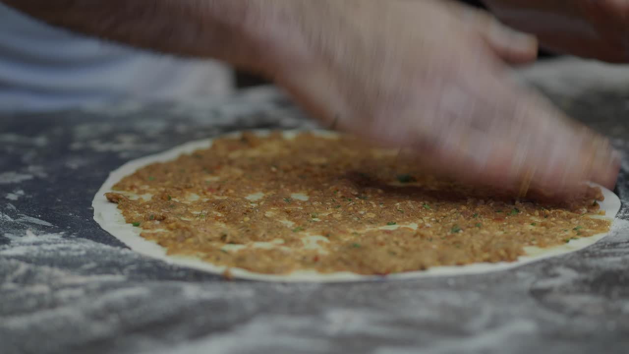 Preparazione del Lahmacun