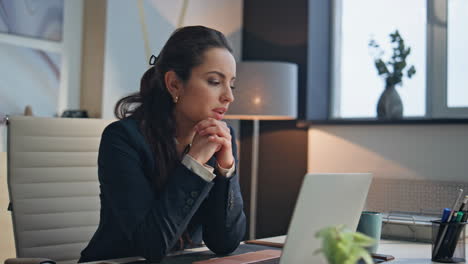 frustrated woman typing smartphone message at buro closeup. lady closed laptop
