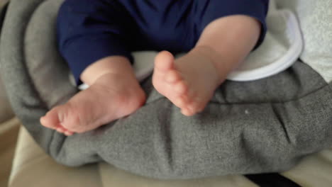 Feet-of-newborn-baby-closeup