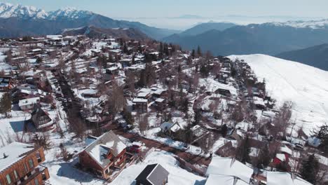 Alquileres-Vacacionales-Y-Hoteles-En-Montañas-Andinas-Nevadas-Cerca-De-La-Estación-De-Esquí-De-Farellones-En-Chile