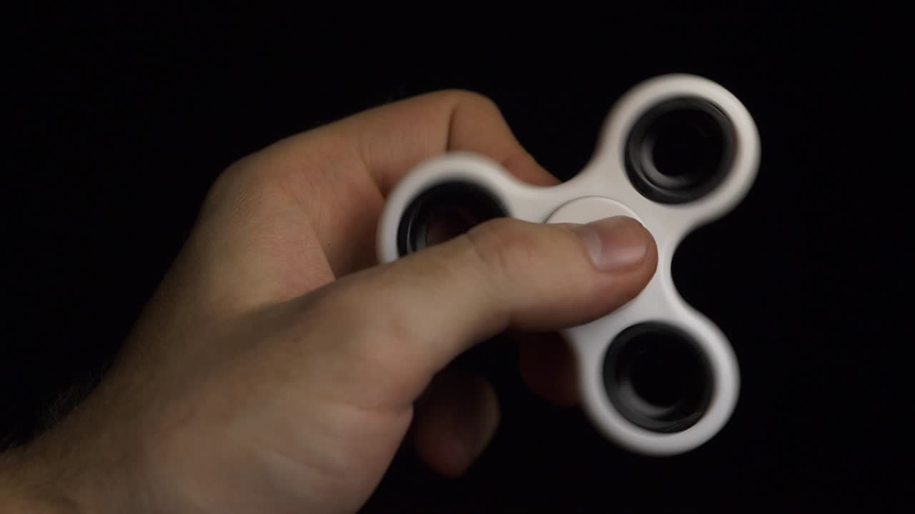 Person holding a fidget spinner
