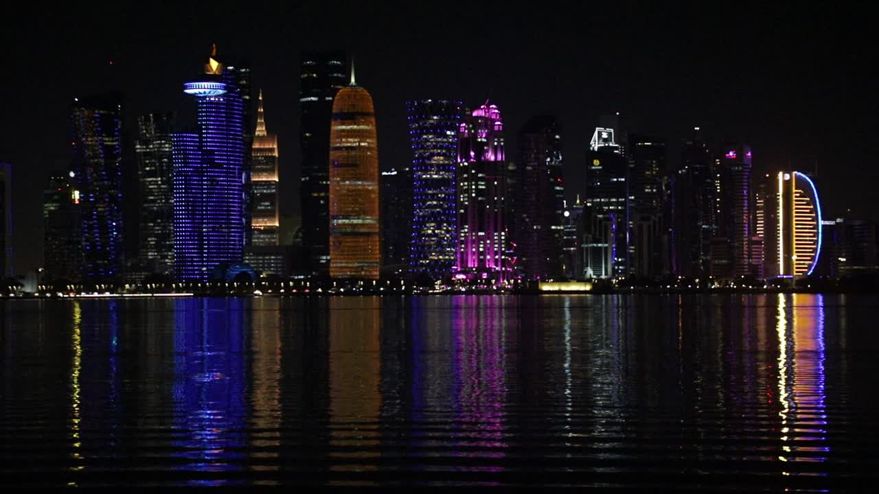 Utsikt mot skyskrapere i Dohas sentrum, Qatar, Persiabukta, Den arabiske halvøy.