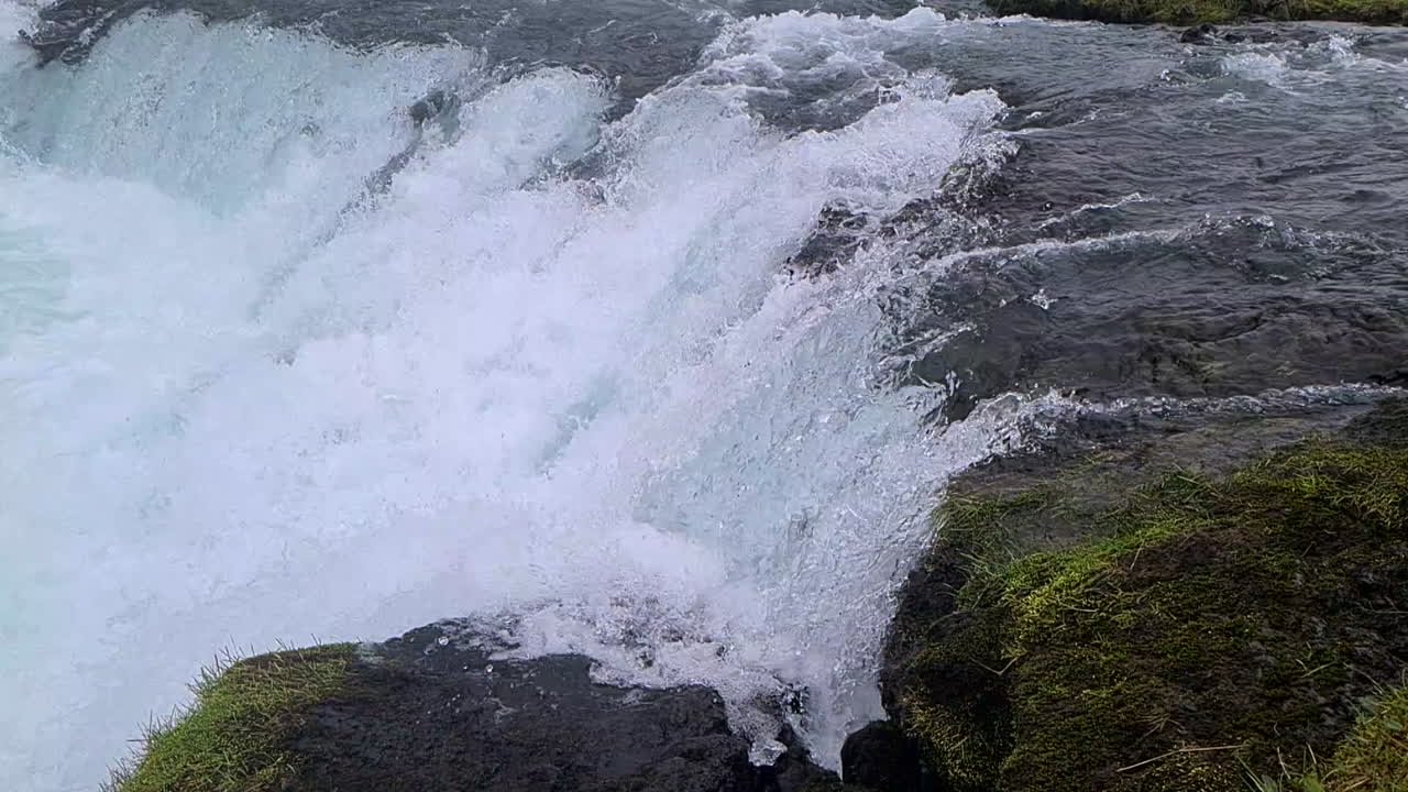 천천히 움직이는 빙하 강 급류, 폭포, 아이슬란드의 풍경