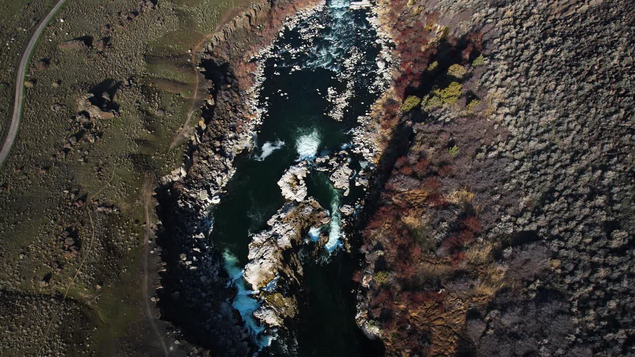 경치 좋은 스네이크 리버 캐년 아이다호 미국의 공중 전망, 틸트 업 드론 샷 공개