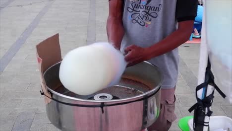 dulce, rosado, algodón de azúcar en un palo