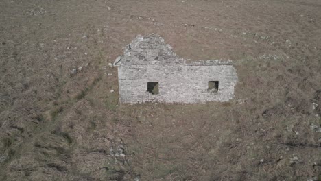 Vernachlässigte-Steinhütte-Wicklow-Mountains-Irland-Antenne