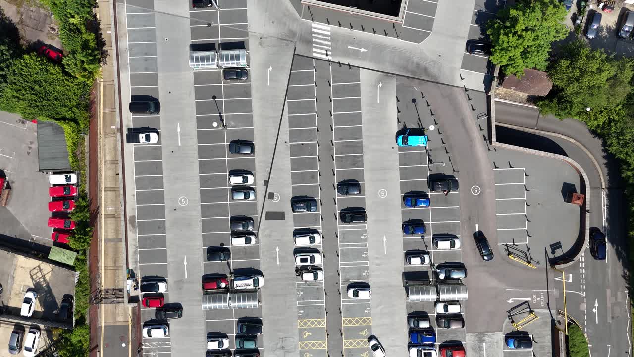 오버헤드 조류 눈 드론 공중 뷰 주차장 영국