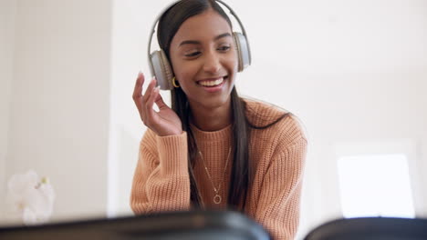 Music-headphones,-happy-woman