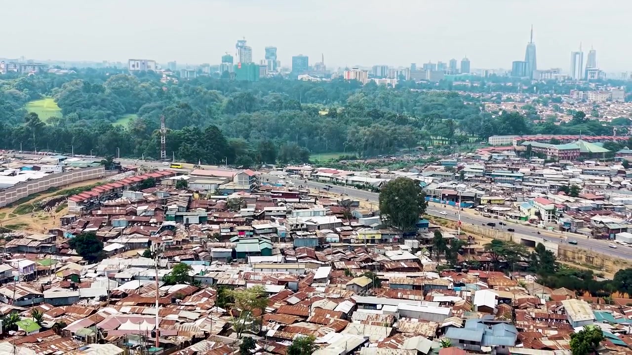 Baraccopoli di Kibera, Kenya - tetti arrugginiti delle baraccopoli di Kibera, Kenya.