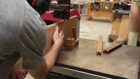 resawing maple wood on bandsaw machine