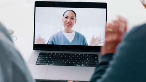 Videollamada,-Computadora-Portátil-Y-Médico-Con-Pareja-Mayor