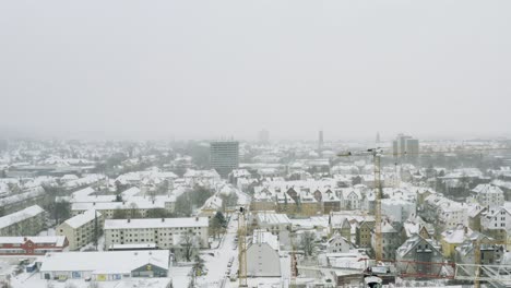 Drohnenaufnahmen-Der-Studentenstadt-Göttingen-Im-Winter-2021-Bei-Starkem-Schneefall