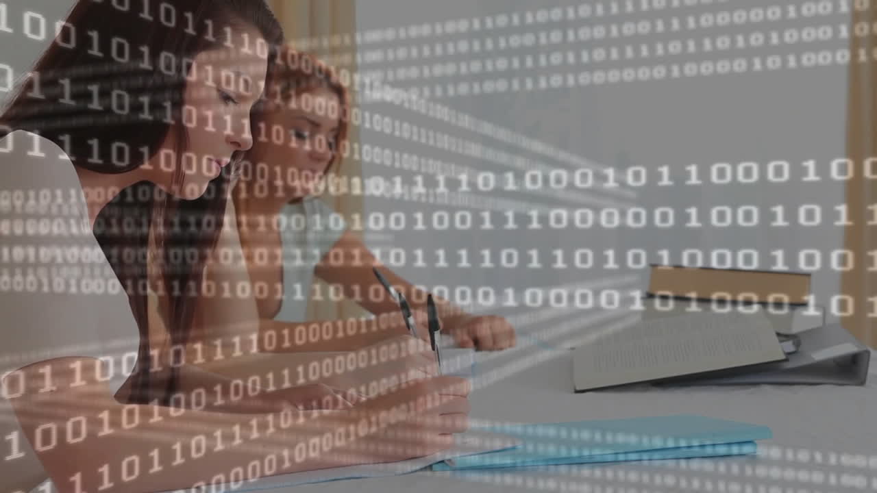 animación de código binario sobre mujeres estudiando y escribiendo en el aula