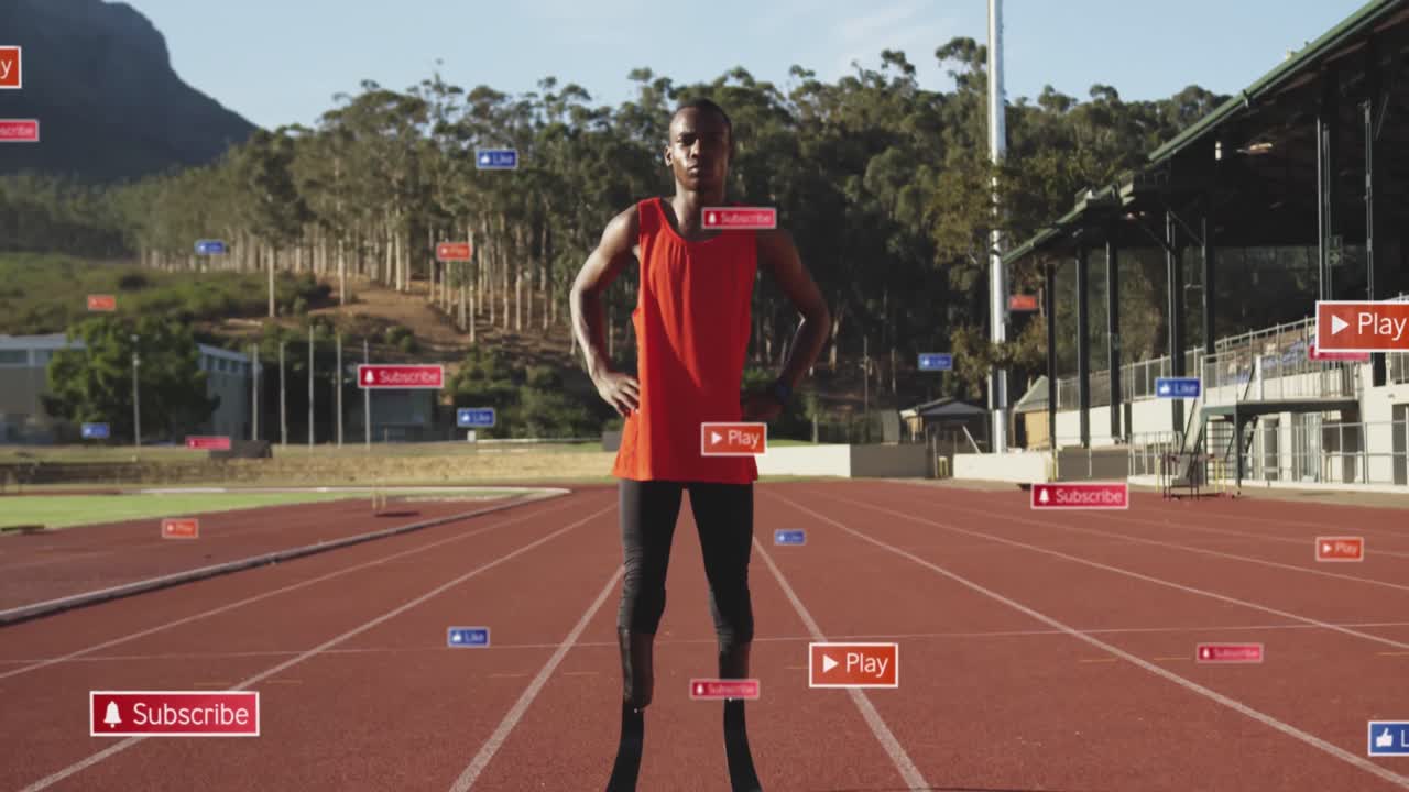 animación de barras de notificación, atleta afroamericano de pie con los brazos en la cintura en la pista de carreras