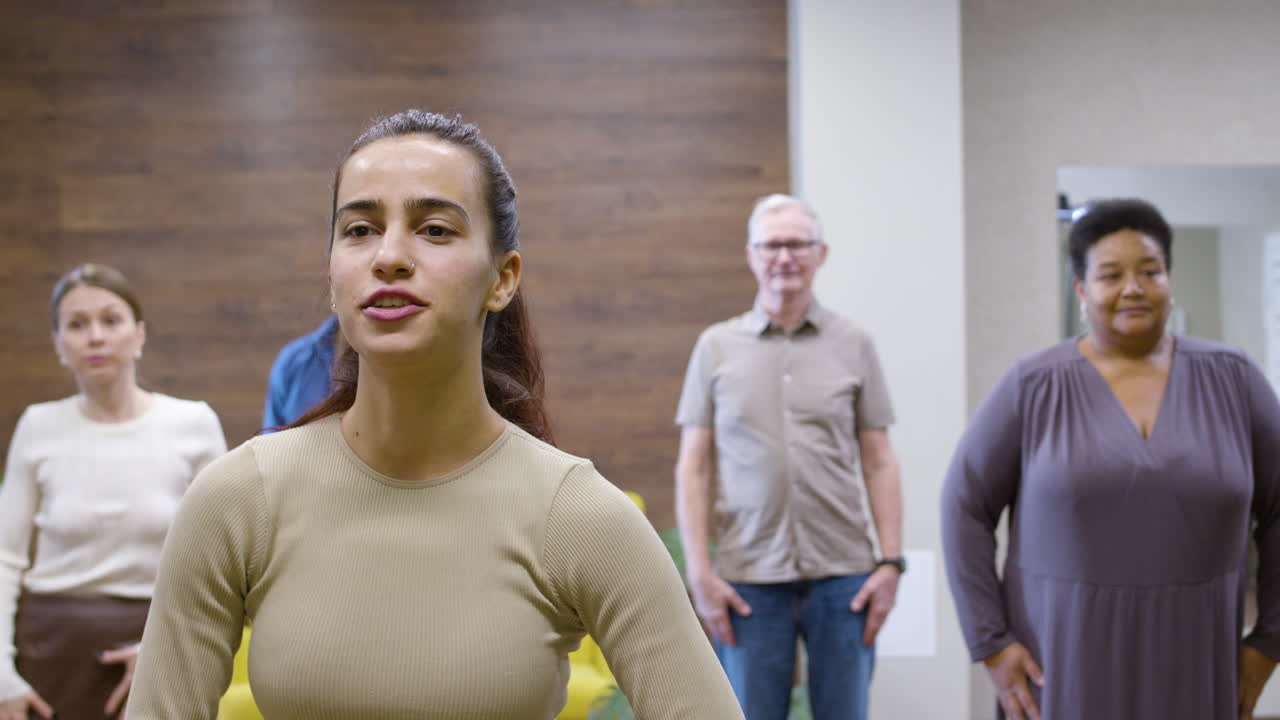 Un primer plano de una mujer.