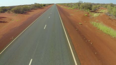 despegue de la carretera del desierto - imágenes de drones