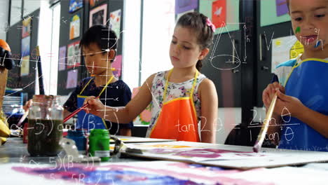 ecuaciones matemáticas flotando contra un grupo de niños pintando en clase