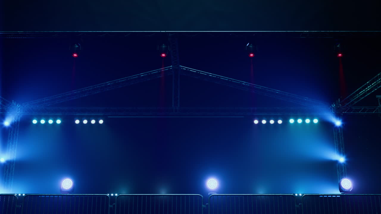 Free stage with lights from lighting devices