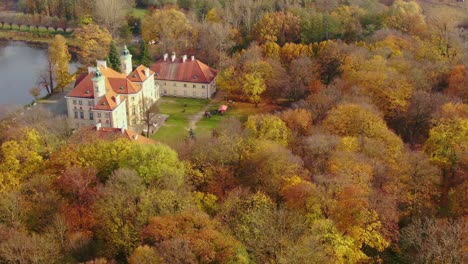 Vista-Aérea-Del-Hermoso-Palacio-En-Suecia