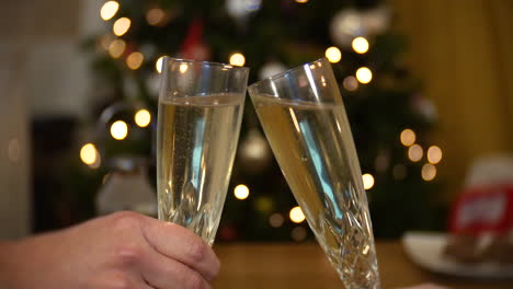 brindis con champán en cámara lenta