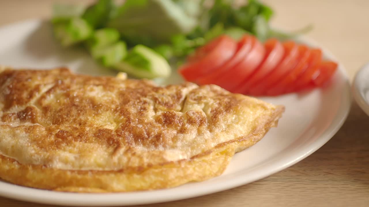 Omelet with salad