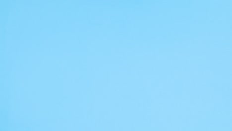 el marco blanco con flores blancas aparece en el tema azul para el texto.