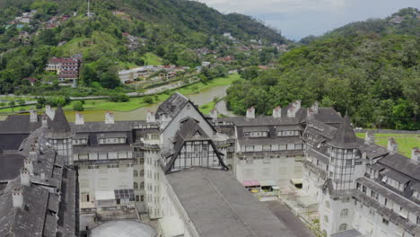 volar sobre el palacio de peropolis brasil