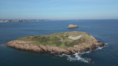 Grand-Be-and-Petit-Be-islands-in-Saint-Malo,-Brittany,-France