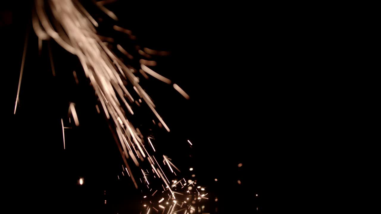 chispas amarillas brillantes sobre un fondo negro