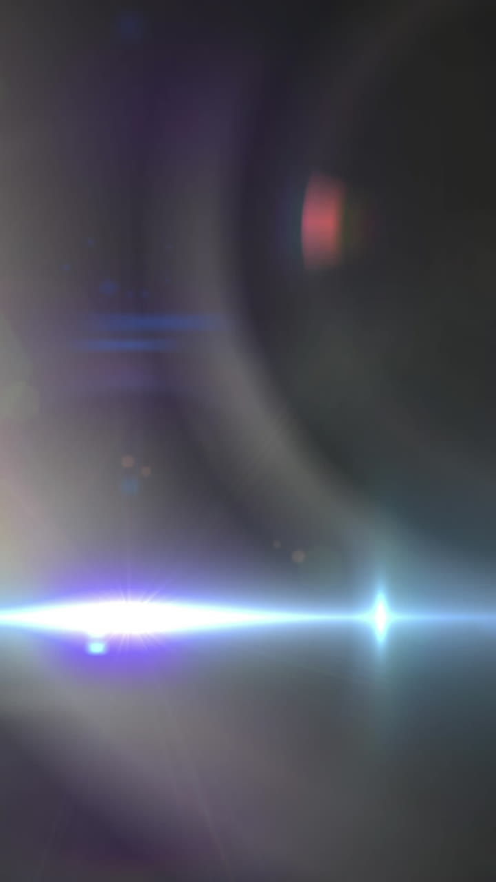 animación del foco con el destello de la lente y el haz de luz moviéndose sobre un fondo oscuro