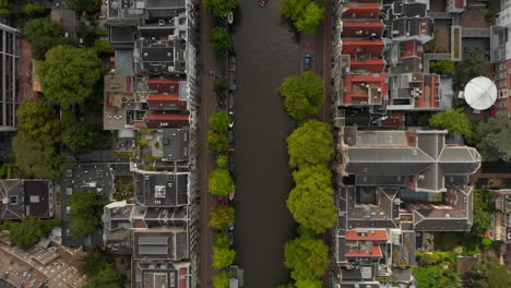 Amsterdam,-Holanda-Vista-Aérea-De-Las-Aves-Del-Canal-Con-Tráfico-De-Barcos