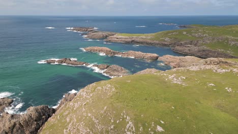 Imágenes-Aéreas-Que-Capturan-La-Belleza-De-La-Costa-Irlandesa.