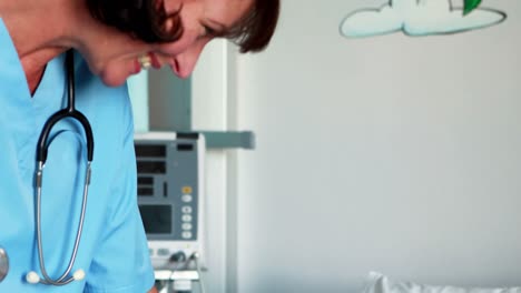 Female-nurse-interacting-with-child-patient-in-ward