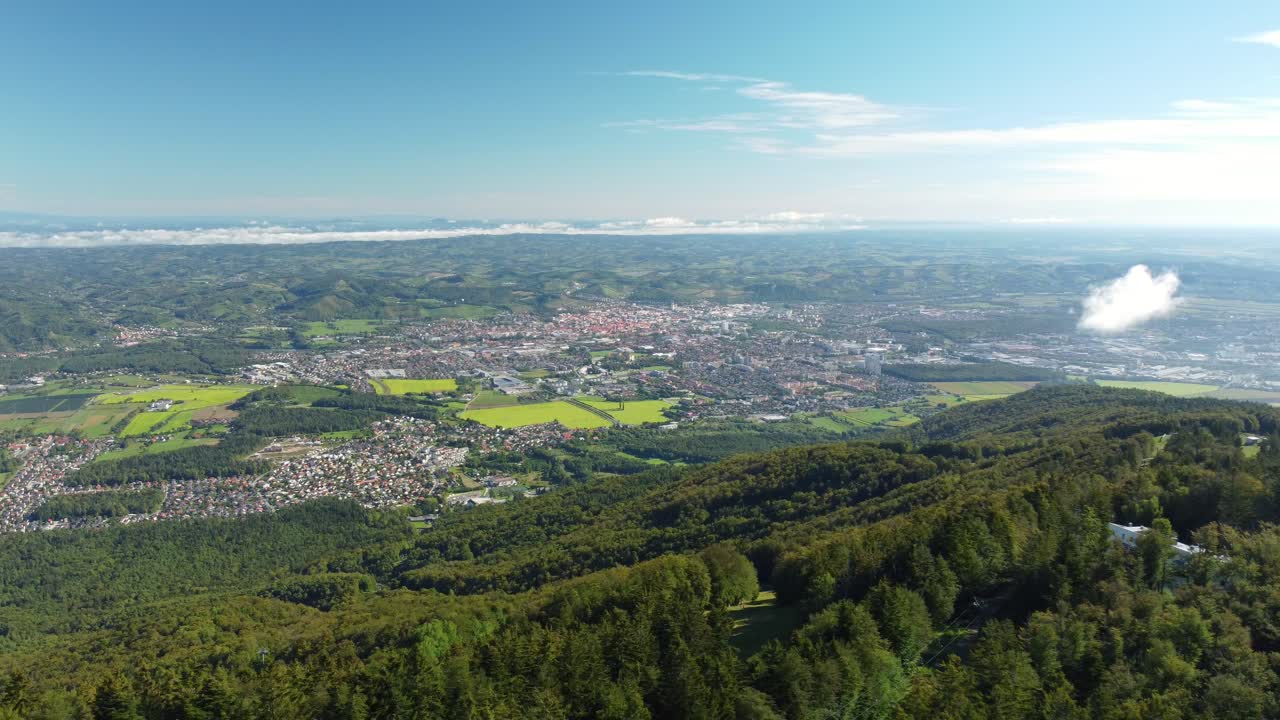panoramatický výhled na maribor ve slovinsku z pohorje-1