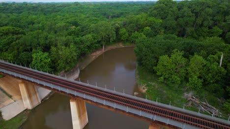 Imágenes-Aéreas-De-La-Autopista-377-Sobre-Denton-Creek-En-Texas