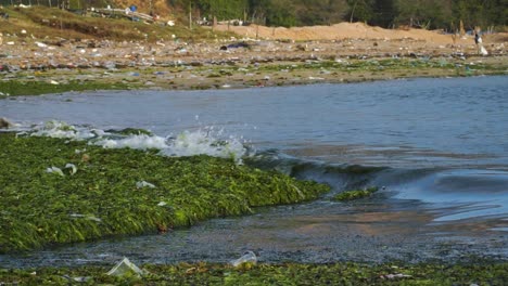 Waves-Splashing-Onto-Rubbish-Shore-At-The-Beach-In-Son-Hai,-Vietnam