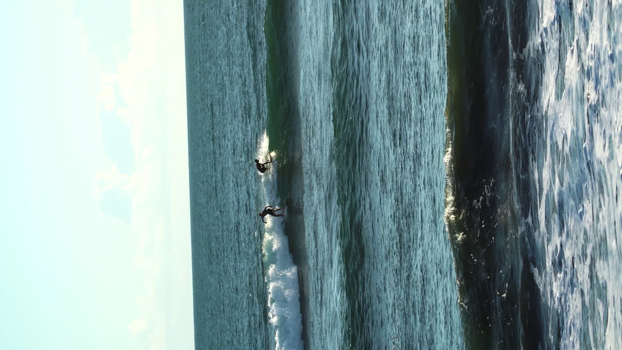 toma vertical de un día soleado en la playa de bali