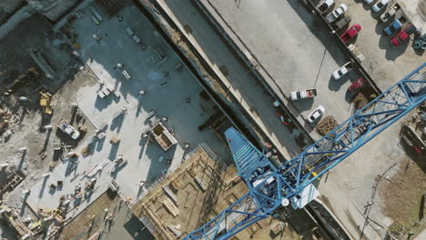 pan aéreo aéreo de grúa de construcción