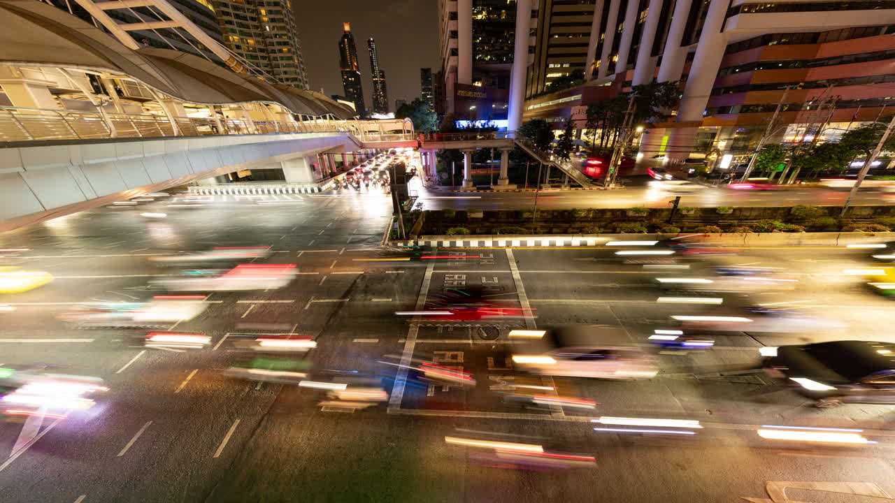 timelapse of rush hour traffic in central bangkok at night
