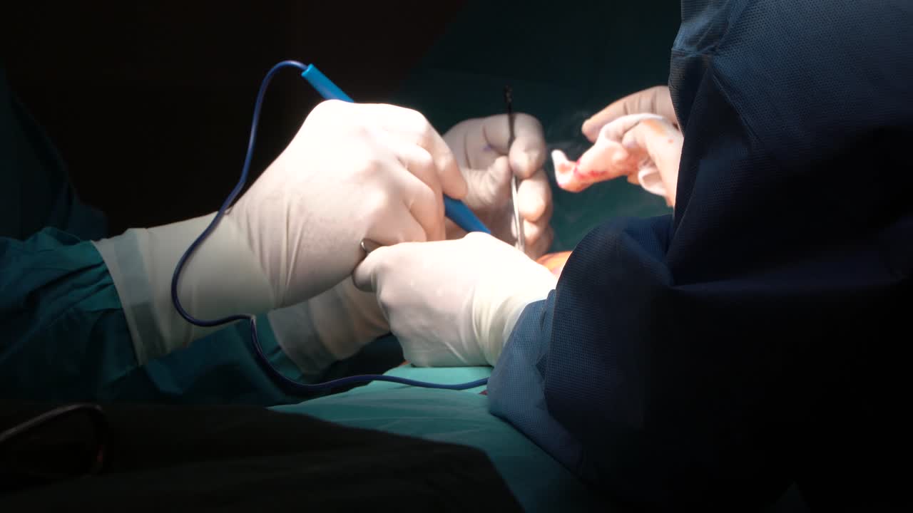 유방 리프트 수술은 자신의 모습을 재구성하고 젊어지게 하고 더 젊어 보이는 프로필을 복원하며 자아 이미지를 향상시키는 훌륭한 방법입니다.