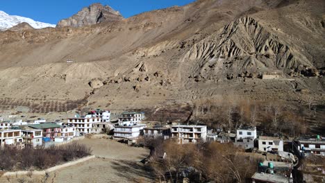 imágenes aéreas de la aldea de tabo en el valle de spiti himachal pradesh india