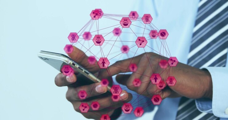 Homme utilisant un smartphone avec un réseau numérique animé de science et de santé.