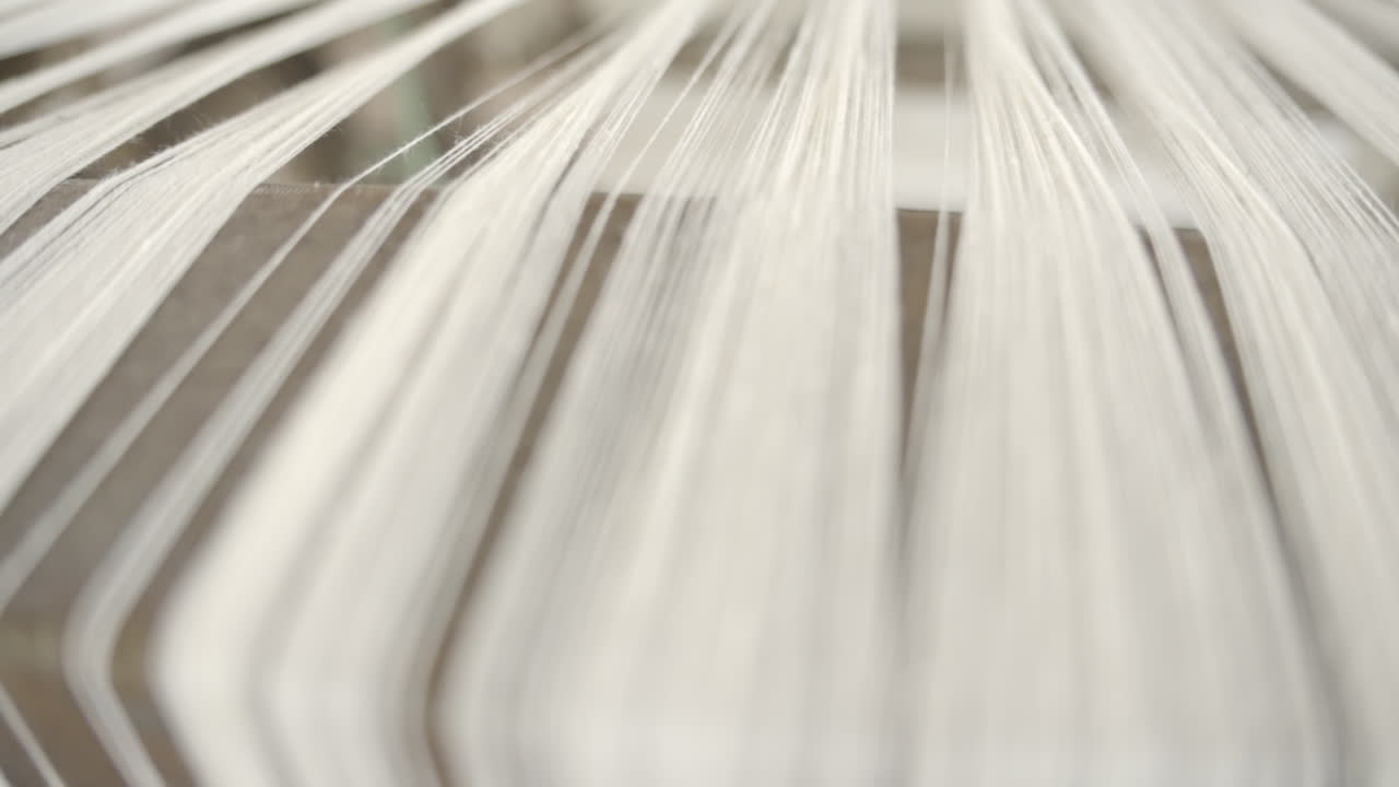 인도 의 전통적 인 수직 목재 짜기 기계