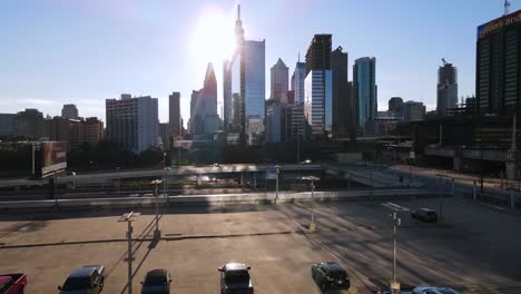 Excellent-Aerial-View-Approaching-Skyscrapers-In-Philadelphia,-Pennsylvania