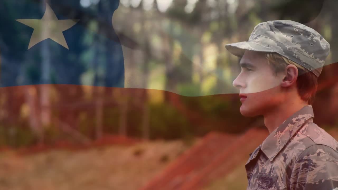 코로나19 대유행 기간 동안 얼굴 마스크를 쓰고 있는 남자 위에 흔들리는 스위스 국기의 애니메이션