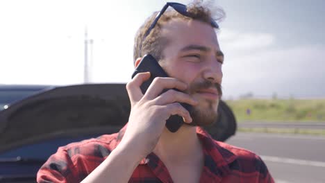 The-man-whose-car-broke-down-tries-to-fix-it.