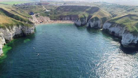 Beautiful-chalk-coastal-cliffs-at-low-tide,-with-visible-cracks-showing-in-the-cliff-faces