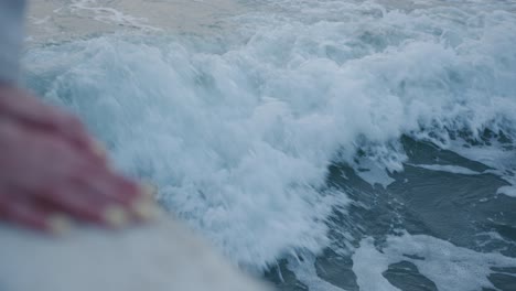 pavo, olas durante la puesta de sol